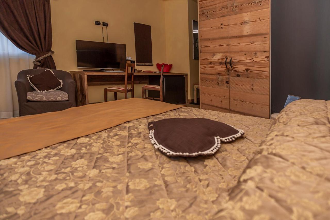 Hotel Chaberton Cesana Torinese Kültér fotó